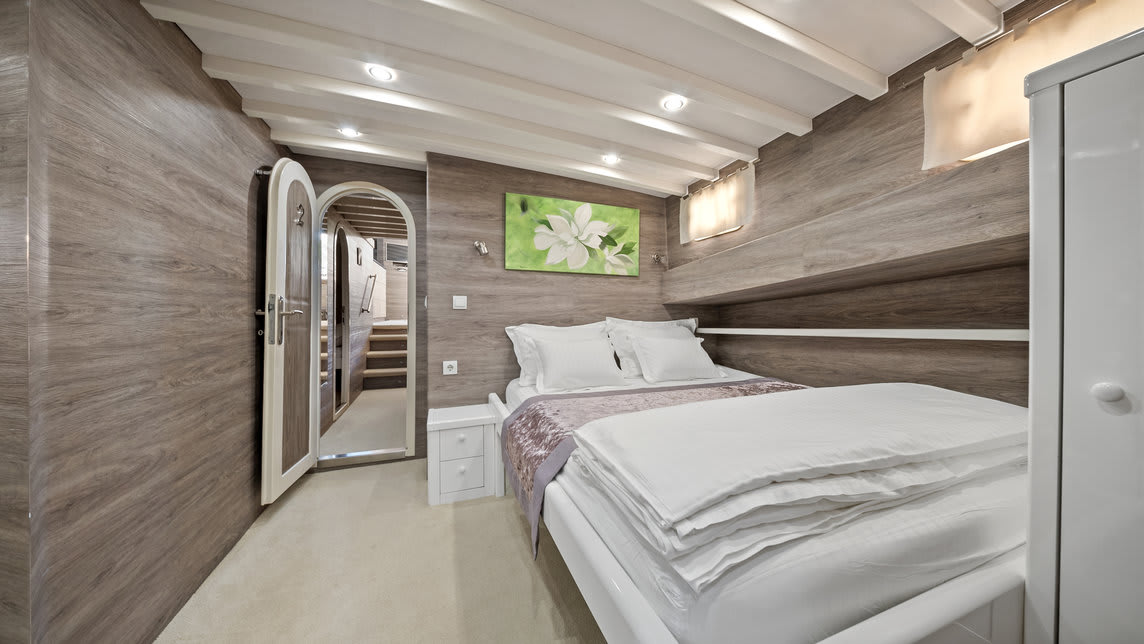 ANDEO yacht for Charter (12) | Phoenix Yacht Management