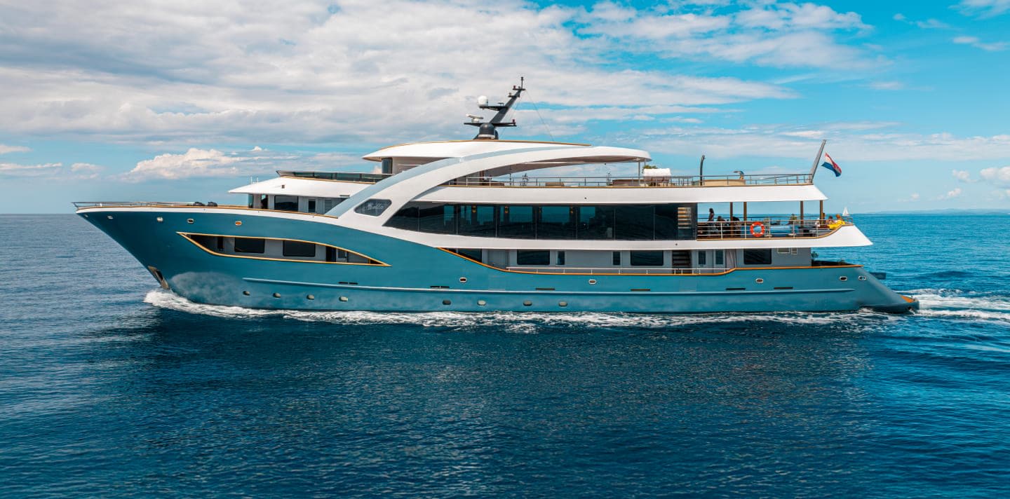 BELLA yacht for Charter (2) | Phoenix Yacht Management