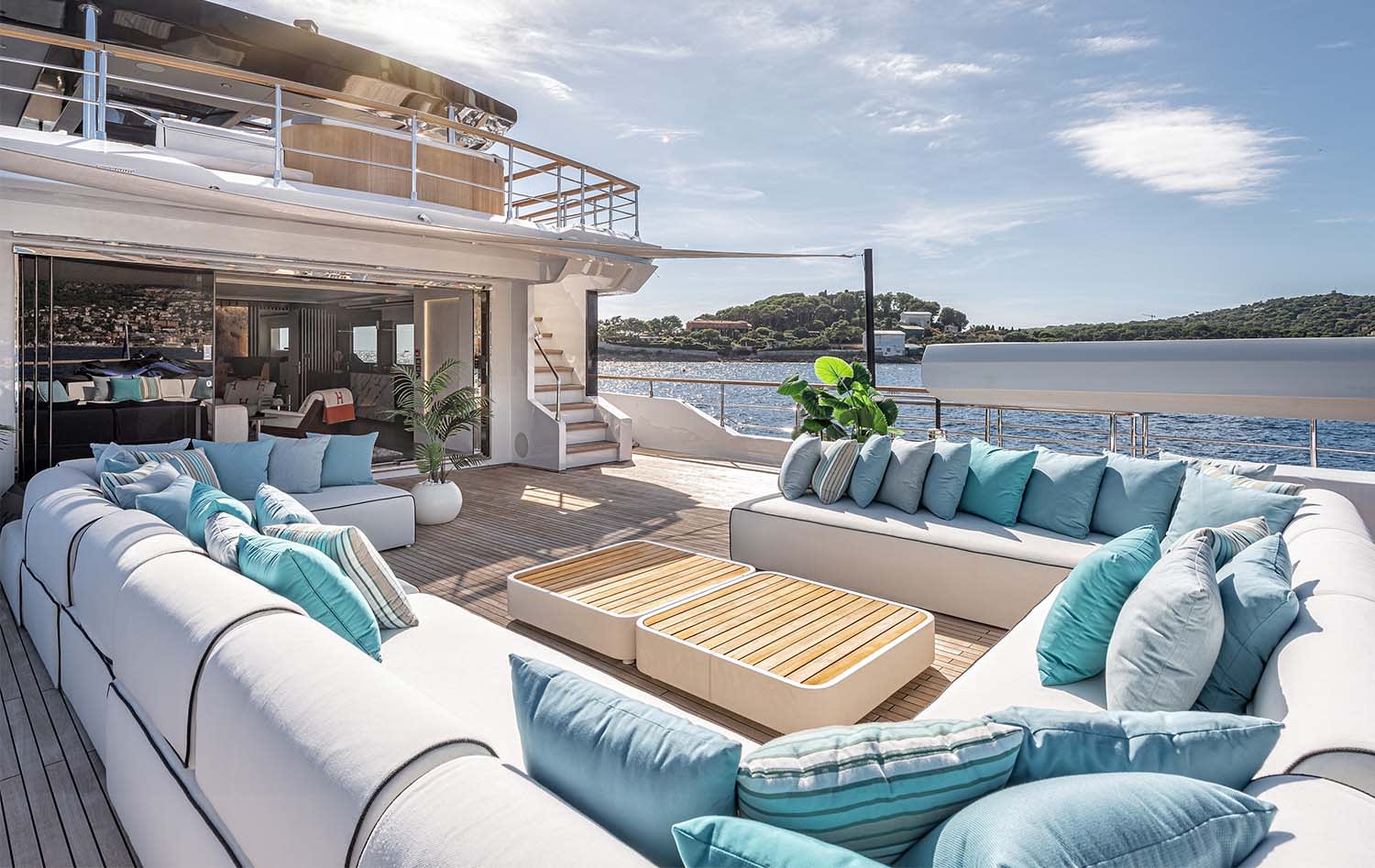 NUMARINE 37XP yacht for Sale (10) | Phoenix Yacht Management