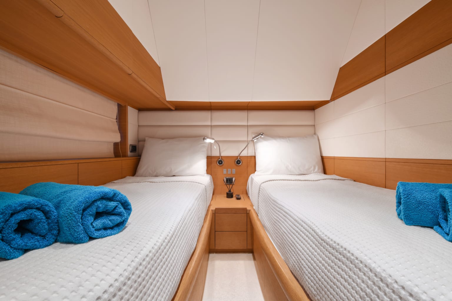 BLUEWAVE yacht for Charter (8) | Phoenix Yacht Management