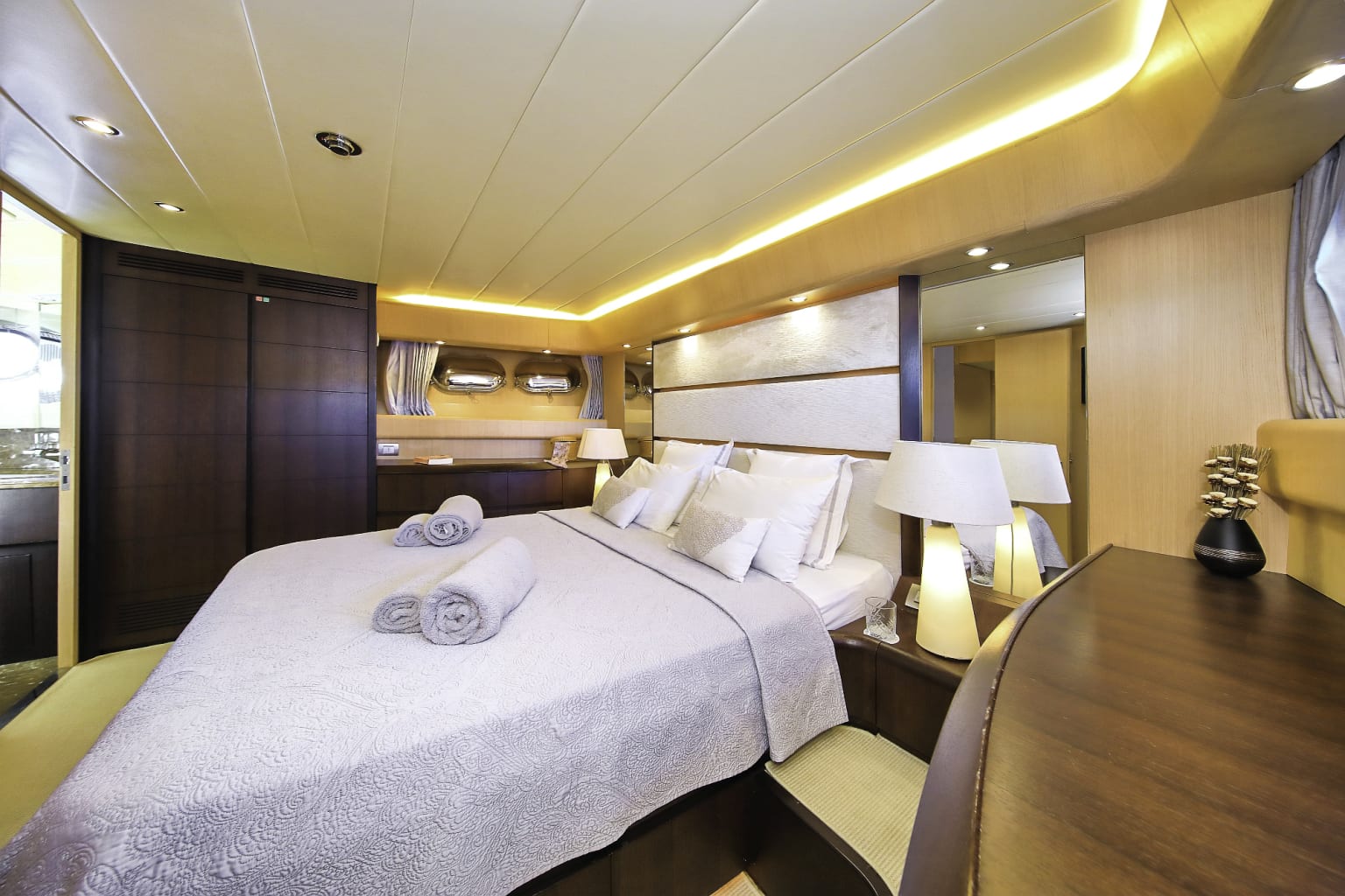 HOPE I yacht for Charter (10) | Phoenix Yacht Management