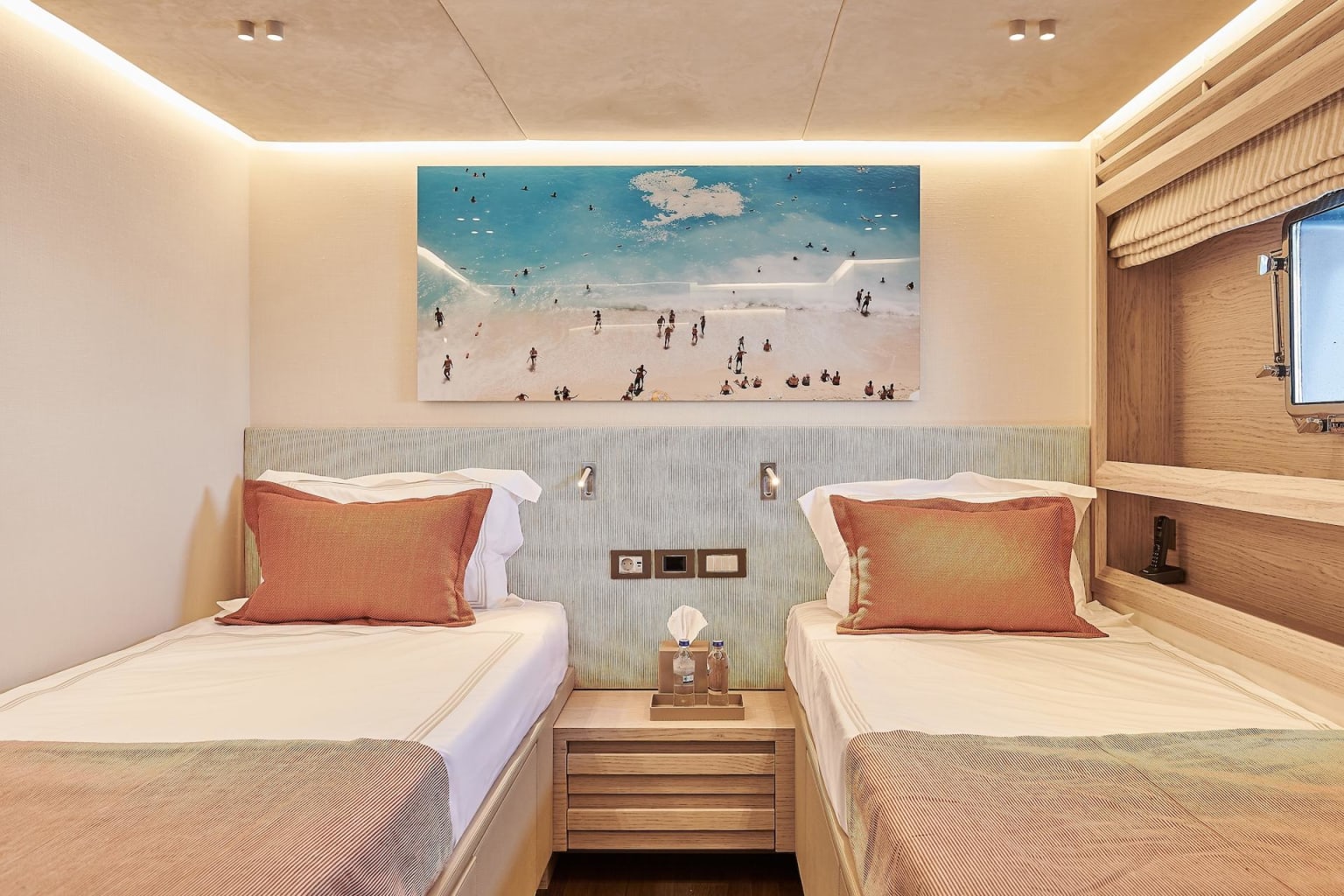 ONE ZERO yacht for Sale (8) | Phoenix Yacht Management