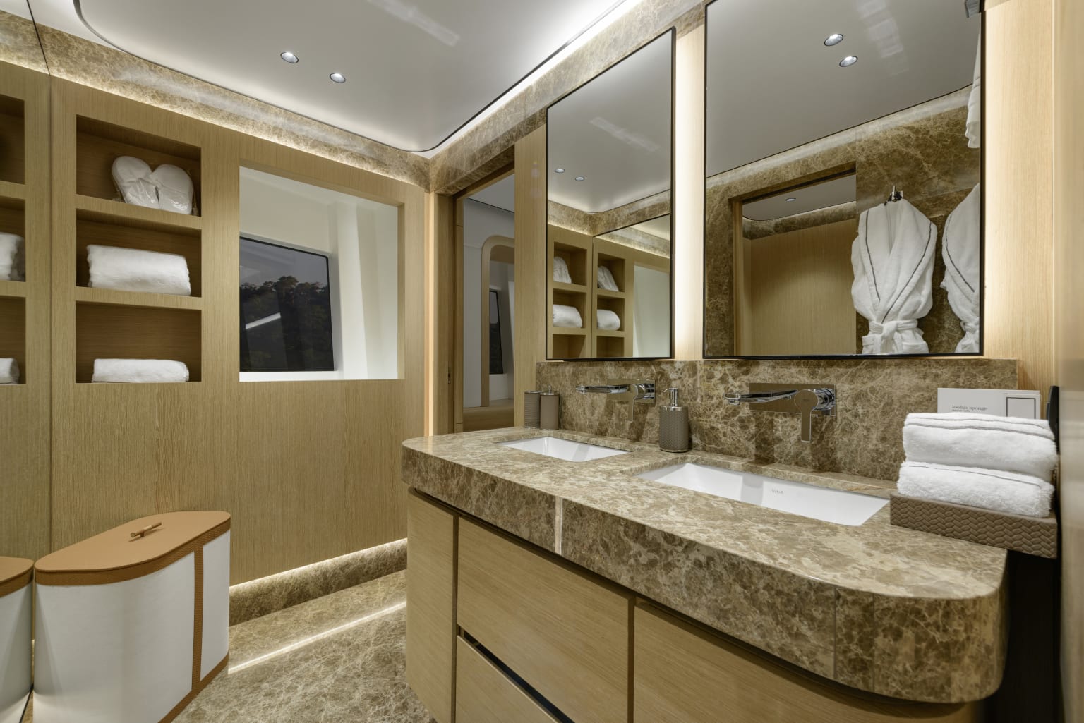 LADY LUNA yacht for Sale (11) | Phoenix Yacht Management