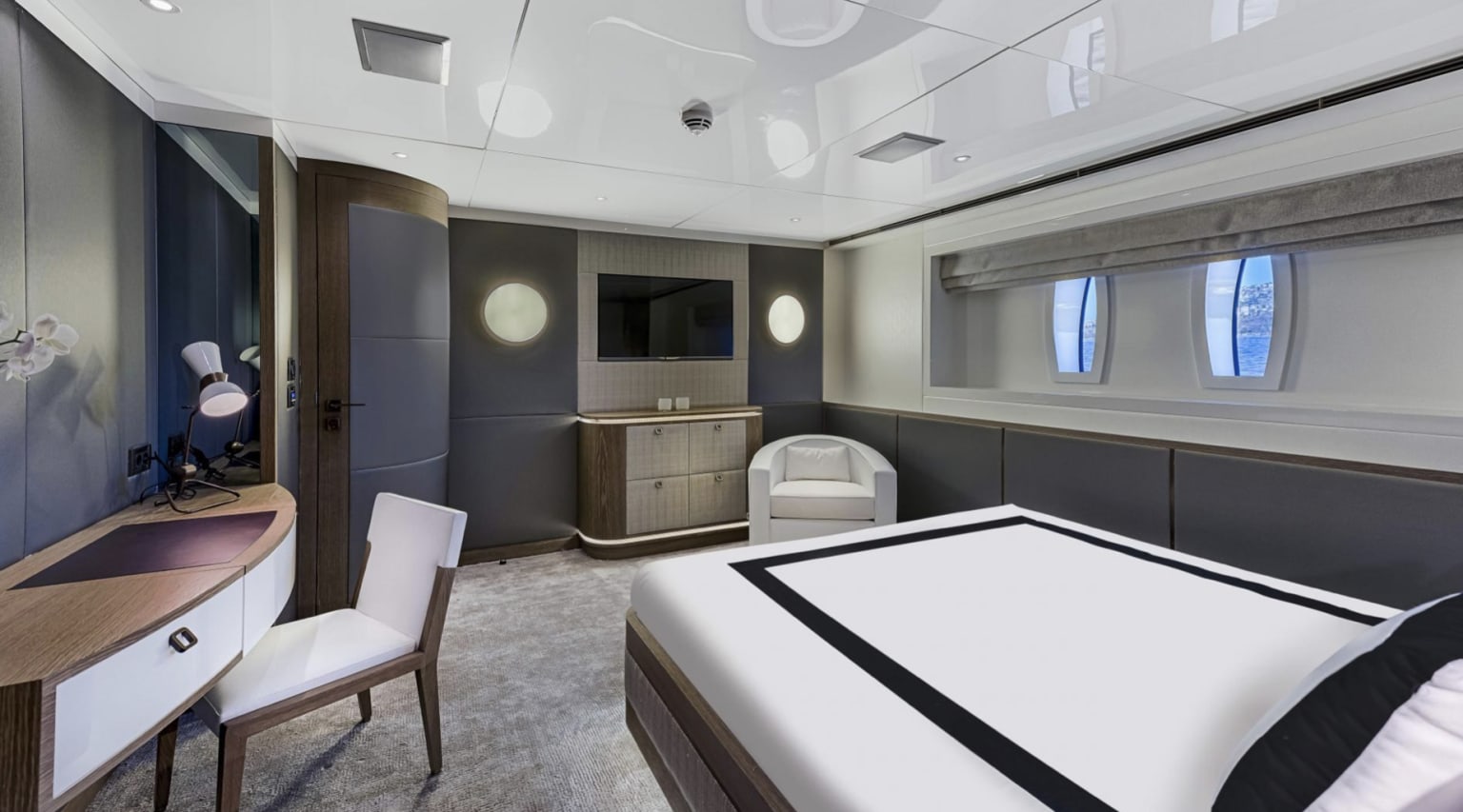 LIQUID SKY yacht for Charter (24) | Phoenix Yacht Management