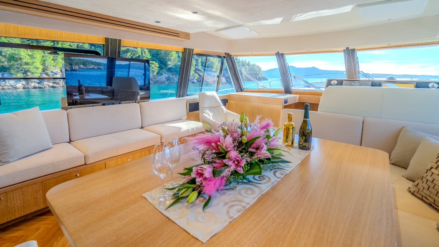 CLOUD 9 yacht for Charter (16) | Phoenix Yacht Management