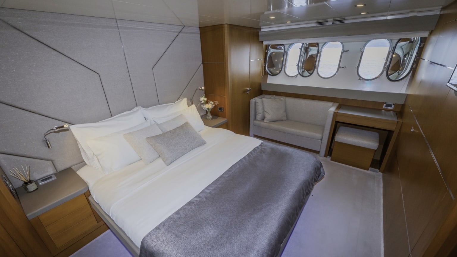 KARISMA yacht for Charter (10) | Phoenix Yacht Management