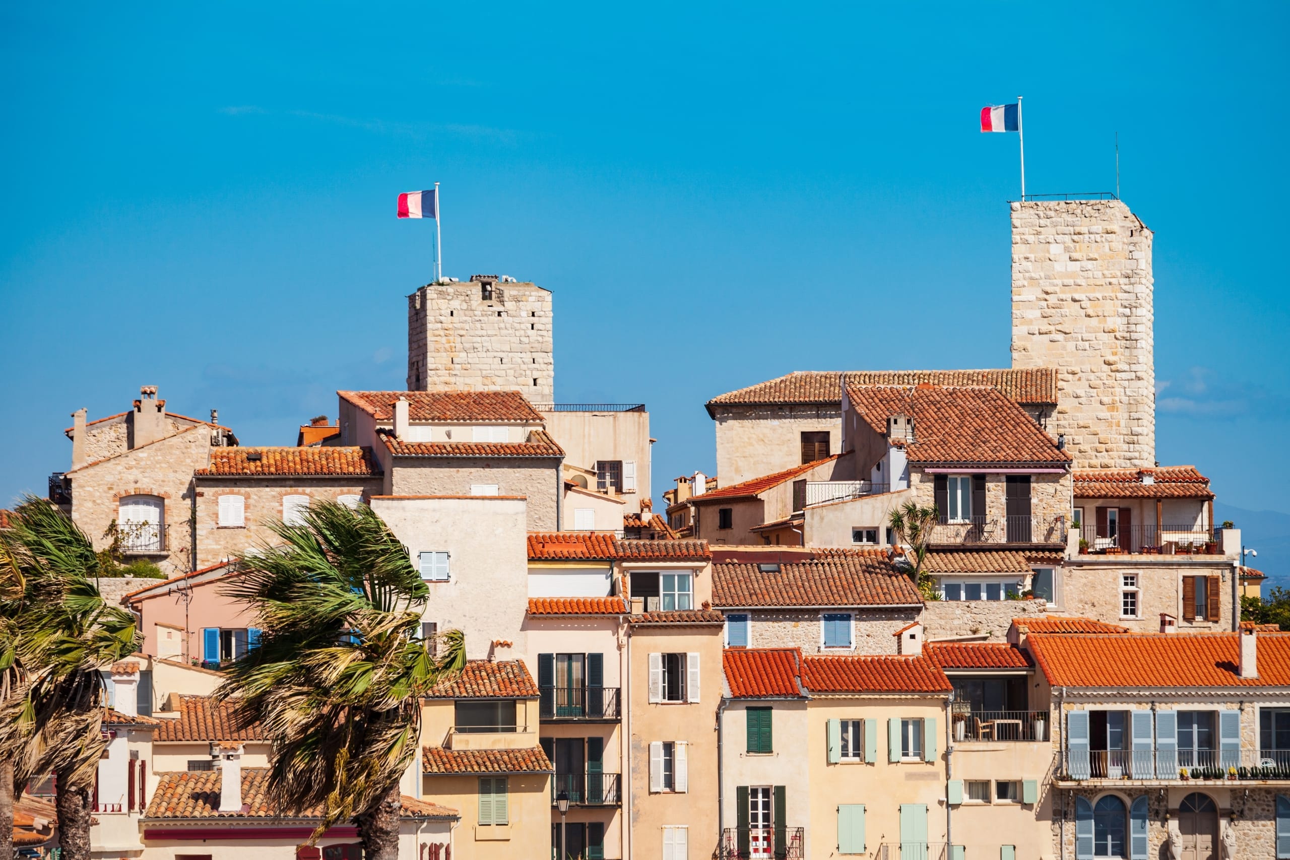 Discover Antibes by superyacht