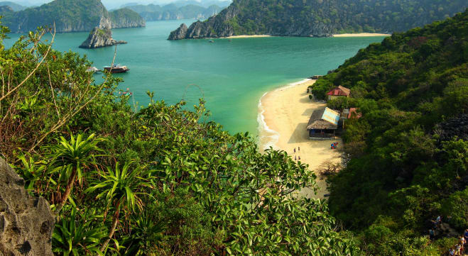 Luxury Yacht Charter South East Asia Vietnam (11) | Phoenix Yacht Management Luxury Yacht Charter South East Asia Vietnam (11)