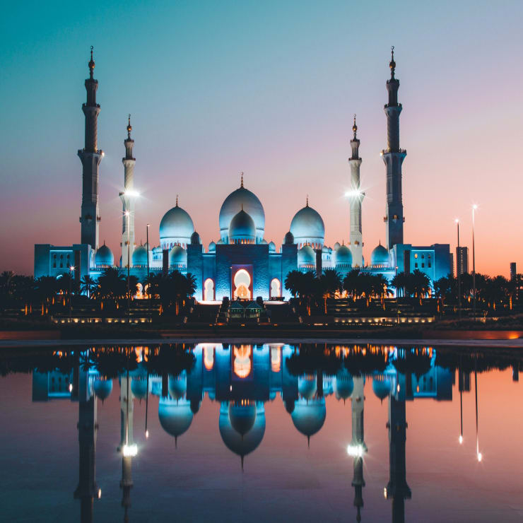Luxury Yacht Charter Middle East & Red Sea Abu Dhabi (4) | Phoenix Yacht Management Luxury Yacht Charter Middle East & Red Sea Abu Dhabi (4)