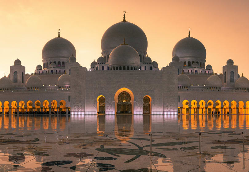 Luxury Yacht Charter Middle East & Red Sea Abu Dhabi (6) | Phoenix Yacht Management Luxury Yacht Charter Middle East & Red Sea Abu Dhabi (6)