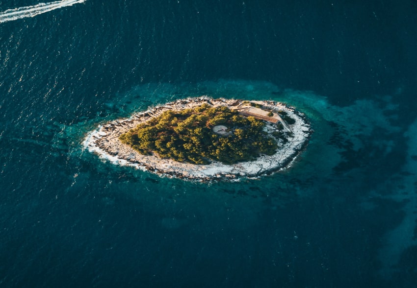 Luxury Yacht Charter Caribbean Windward Islands (10) | Phoenix Yacht Management Luxury Yacht Charter Caribbean Windward Islands (10)
