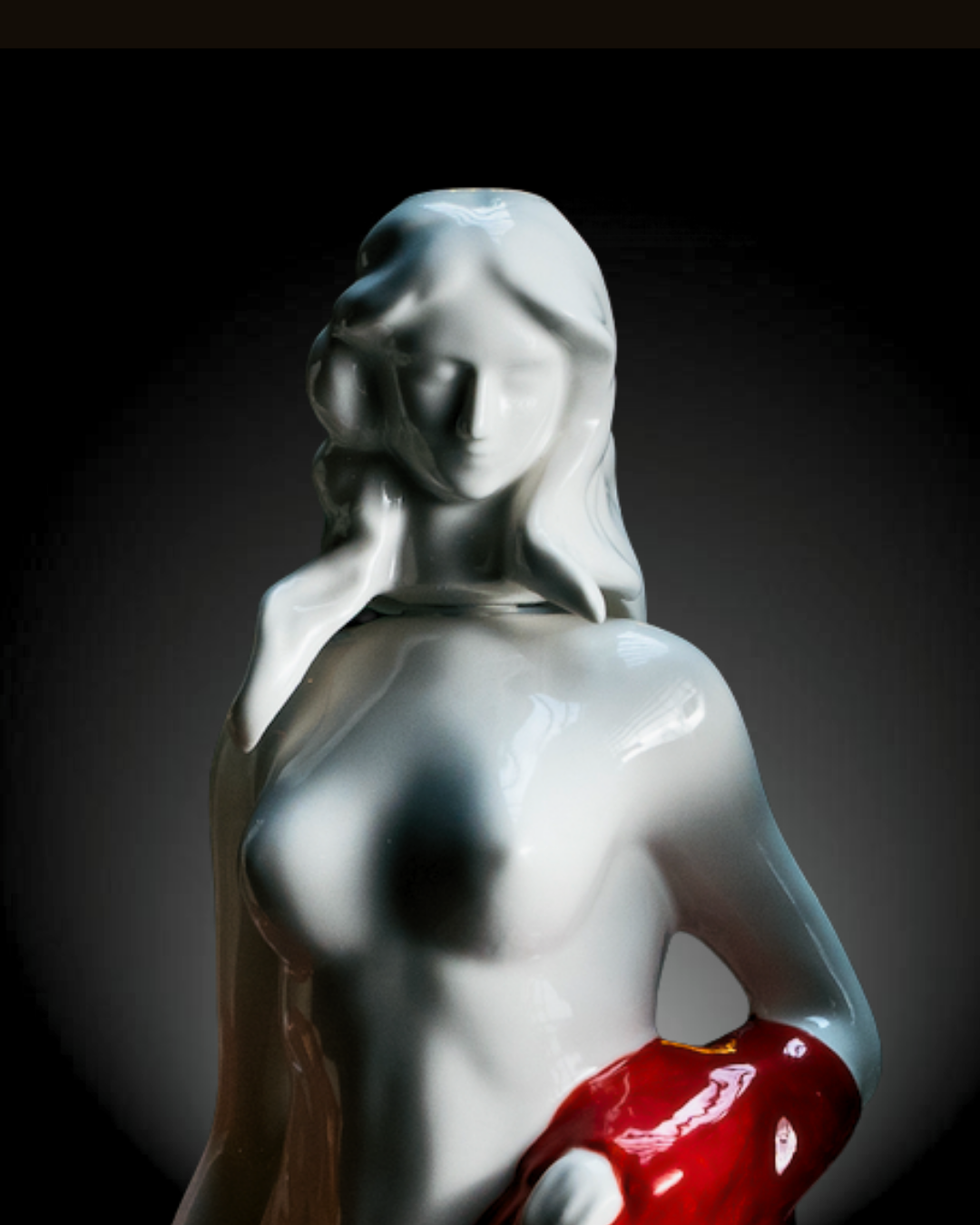Sculpture rouge Dyane Paris en porcelaine, buste