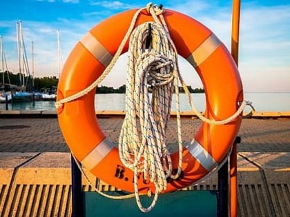 В Москве в пруду спасли тонущего мужчину