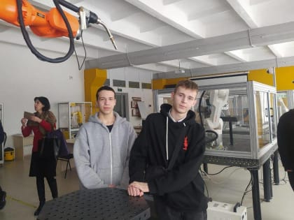 Калтанские старшеклассники познакомились с промышленной робототехникой