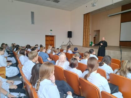 В медицинском колледже Новокузнецка прошла встреча священника с учащимися
