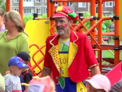 ЕВРАЗ подарил детский городок Заводскому району