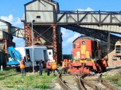 В Кузбассе тепловоз не удержался на рельсах
