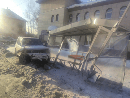 Автодели въехала в остановку и сбила женщину-пешехода