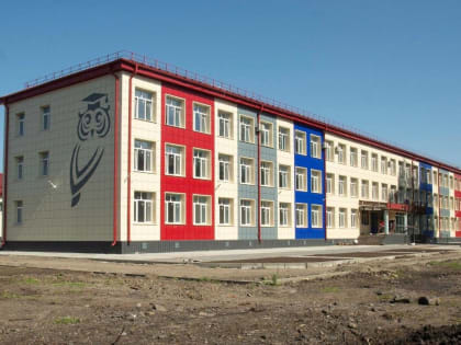 Депутат «Единой России» проверил капремонт лицея в Междуреченске