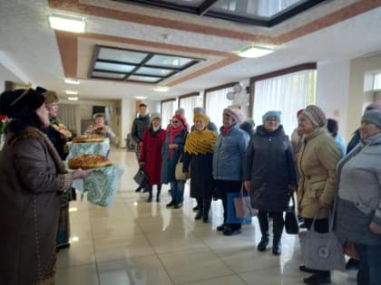 «Единая Россия» организовала экскурсию для кузбасских ветеранов