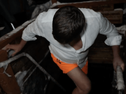 «Стильный оранжевый»: в Кузбассе мэр внезапно «сверкнул» в проруби восхитительным бельём