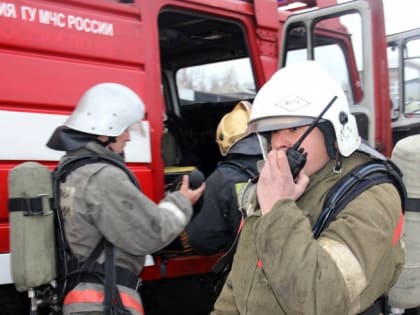 В Новокузнецке на пожаре в ремонтной мастерской погиб мужчина