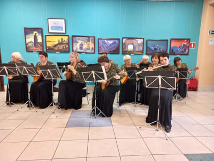 Сегодня в зале ДК «Центральный» в рамках торжественного приёма, посвященного Дню учителя, собрались педагоги разных поколений, профессионалы с большим опытом, молодые учителя и вет