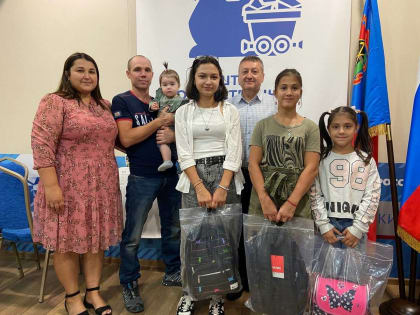 Кемеровский депутат помог собраться в школу детям из многодетной семьи