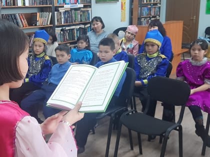 «Язык всем знаниям и всей природе ключ»