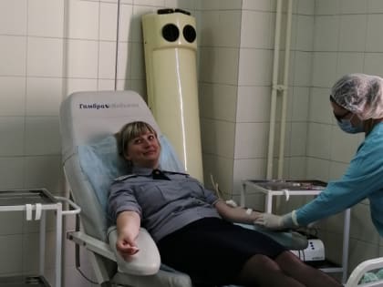 Сотрудники ГУФСИН России по Кемеровской области впервые организовали коллективную сдачу крови в Кемеровском областном центре сдачи крови