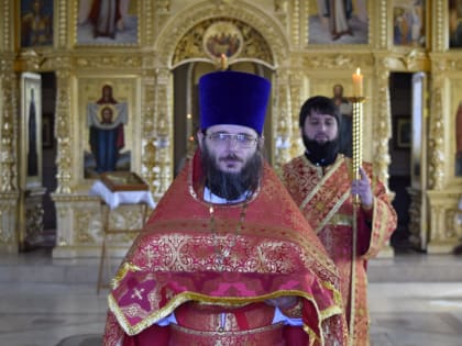 В понедельник Светлой седмицы епископ Владимир совершил Божественную литургию в храме святителя Николая Чудотворца