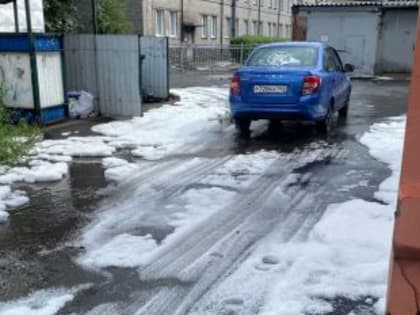 Соцсети: на кузбасских улочках внезапно появились сугробы