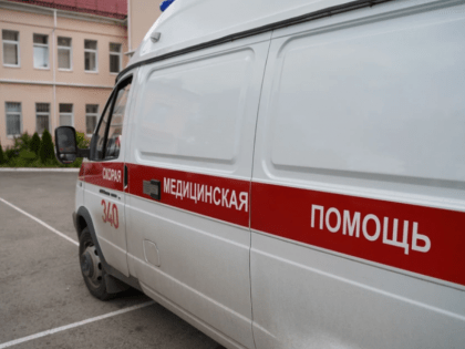 Ребенка увезла скорая: в Сибири детский лагерь закрыли на карантин