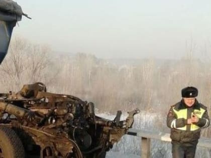 Смертельное ДТП на трассе: столкнулись два грузовика