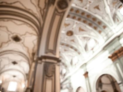 Вооруженный россиянин устроил в церкви погром, избил женщин и оторвал иконы