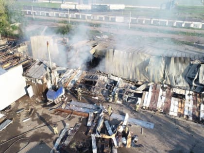 Кемеровчан восхитил бесплатный салют во время пожара на складе пиротехники (ФОТО, ВИДЕО)