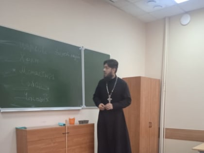 Руководитель отдела по делам молодежи Новокузнецкой епархии встретился со школьниками