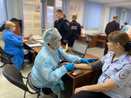 Новокузнецкие полицейские стали донорами и пополнили банк крови на 10 литров