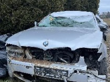 Владелец БМВ, разбивший своё авто в Кузбассе из-за дорожной ямы, через пять лет смог высудить миллион с виновных