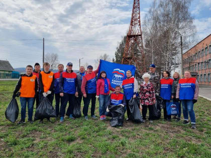 Активисты «Единой России» провели субботник в Мысках