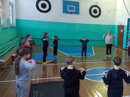 Школьники выполняли нормативы ГТО