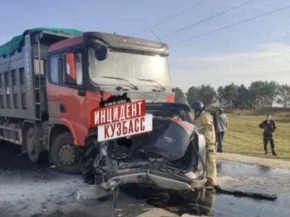 Не уступил дорогу: появились подробности смертельной аварии с грузовиком и внедорожником