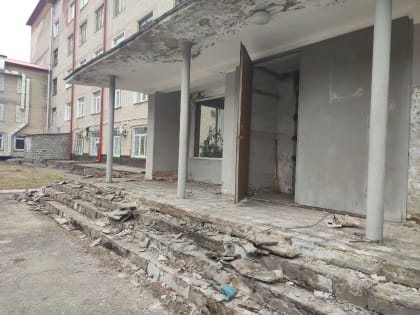 Начат ремонт входной группы