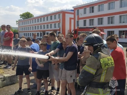 В летний период в Кузбассе продолжаются уроки безопасности с детьми