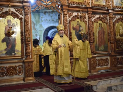 В Неделю святых праотец епископ Владимир совершил всенощное бдение в Спасо-Преображенском соборе