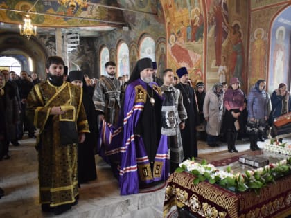 В Великую Субботу епископ Владимир совершил Литургию свт. Василия Великого