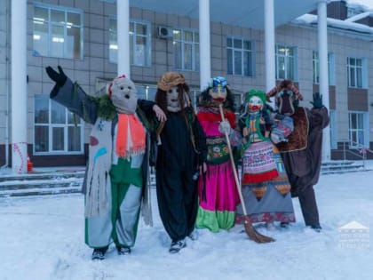 На снежном городке Городского центра культуры состоялась развлекательная программа «Чудесные новогодние святки»