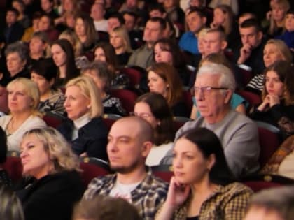 Угольщики  «Новой Горной УК» получили в подарок билеты на спектакль МХАТ им. Горького