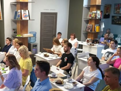 Ароматный чай, теплая атмосфера и разговоры о любимом городе — кемеровчан ждет уютный вечер