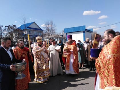 В честь Пресвятой Богородицы В храме Покрова Пресвятой Богородицы п.Промышленная в пятничный день пасхальной недели состоялось праздничное богослужение.